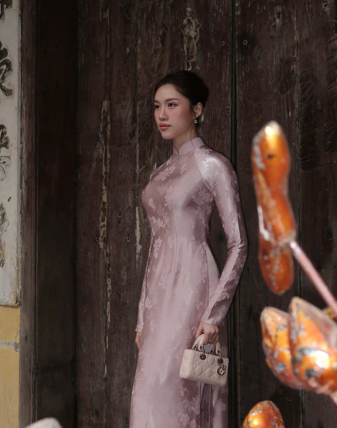 Túi xách nhỏ xinh nâng tầm bản phối áo dài du xuân 2026- Ảnh 8.