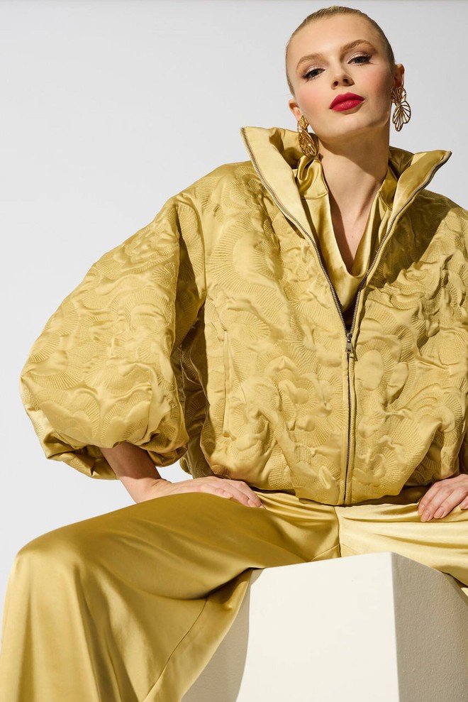 Váy bay bổng lên ngôi, bảng màu tươi sáng dẫn dắt xu hướng xuân 2026- Ảnh 6. Váy bay bổng lên ngôi, bảng màu tươi sáng dẫn dắt xu hướng xuân 2026- Ảnh 6.