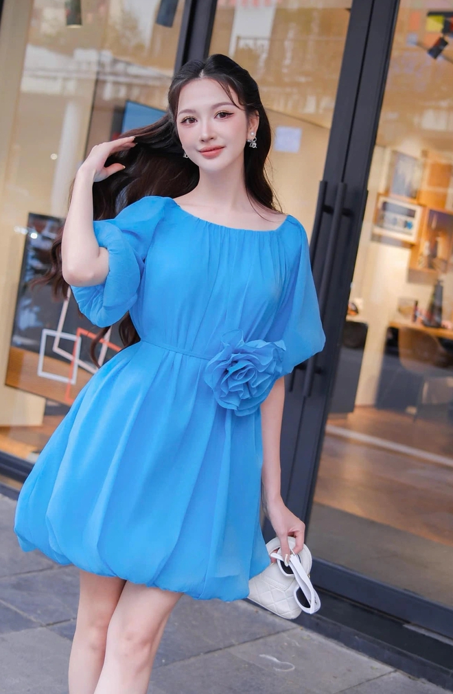 Váy bay bổng lên ngôi, bảng màu tươi sáng dẫn dắt xu hướng xuân 2026- Ảnh 2. Váy bay bổng lên ngôi, bảng màu tươi sáng dẫn dắt xu hướng xuân 2026- Ảnh 2.