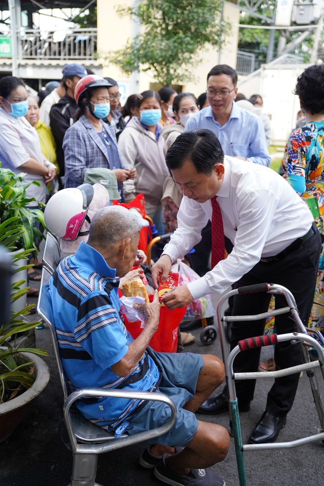 Tết ấm áp ở phương Nam: Món quà nhỏ, nghĩa tình to - Ảnh 10.