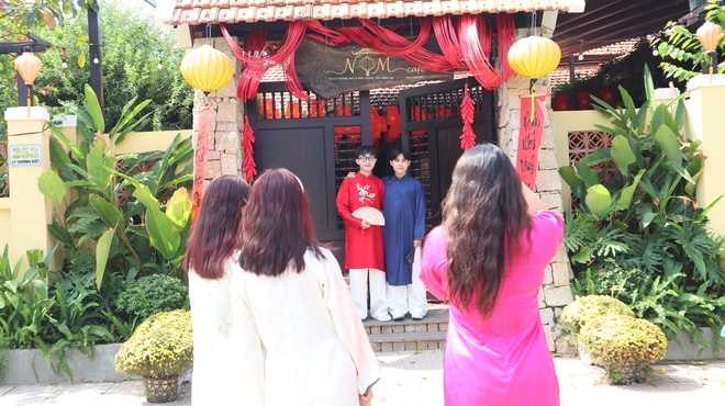 Đ&uacute;t t&uacute;i trăm triệu nhờ dịch vụ chụp ảnh &aacute;o d&agrave;i tết - Ảnh 6.