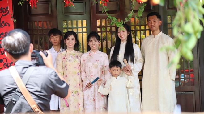 Đ&uacute;t t&uacute;i trăm triệu nhờ dịch vụ chụp ảnh &aacute;o d&agrave;i tết - Ảnh 3.