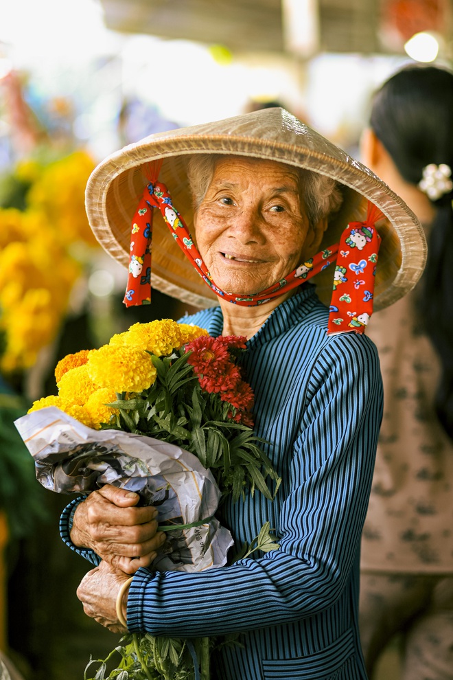 Chợ miền T&acirc;y Đất S&eacute;t ng&agrave;y 28 tết: Kh&aacute;m ph&aacute; hương vị tết truyền thống - Ảnh 1.