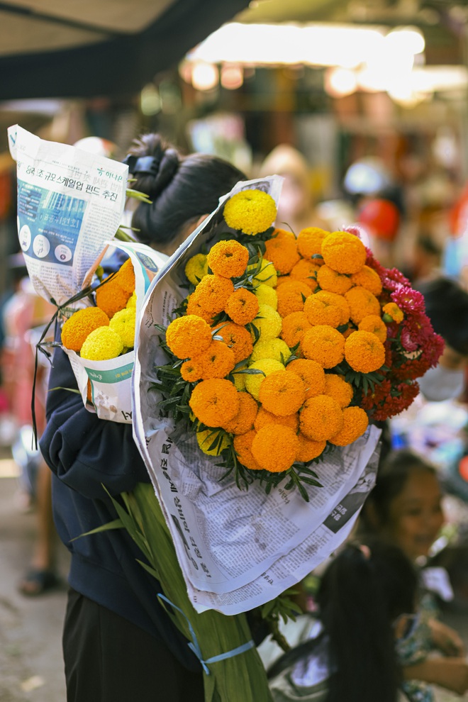 Chợ miền T&acirc;y Đất S&eacute;t ng&agrave;y 28 tết: Kh&aacute;m ph&aacute; hương vị tết truyền thống - Ảnh 2.