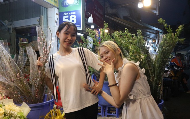Loại hoa n&agrave;o gi&aacute; 200.000 - 250.000 đồng, b&aacute;n chạy nhất chợ Hồ Thị Kỷ tết n&agrave;y?- Ảnh 5.
