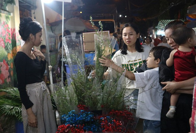 Loại hoa n&agrave;o gi&aacute; 200.000 - 250.000 đồng, b&aacute;n chạy nhất chợ Hồ Thị Kỷ tết n&agrave;y?- Ảnh 9.