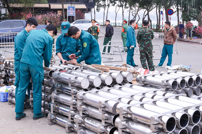Cận cảnh trận địa pháo hoa chào mừng năm mới Bính Ngọ 2026 tại Hà Nội- Ảnh 3. Cận cảnh trận địa pháo hoa chào mừng năm mới Bính Ngọ 2026 tại Hà Nội- Ảnh 3.