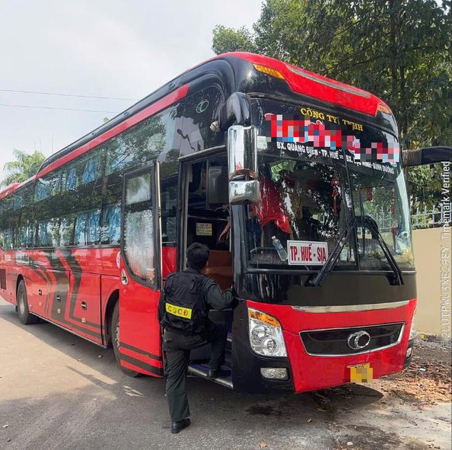 Đồng Nai: Xe khách nhồi nhét thêm 9 người, bị phạt 67,5 triệu đồng - Ảnh 1. Đồng Nai: Xe khách nhồi nhét thêm 9 người, bị phạt 67,5 triệu đồng - Ảnh 1.