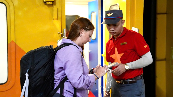 Chuyến tàu cuối cùng năm Ất Tỵ rời thủ đô - Ảnh 9.