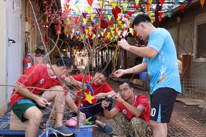 Tết Việt giữa ch&acirc;u Phi khiến bạn b&egrave; quốc tế m&ecirc; b&aacute;nh chưng, th&iacute;ch hoa đ&agrave;o- Ảnh 5.