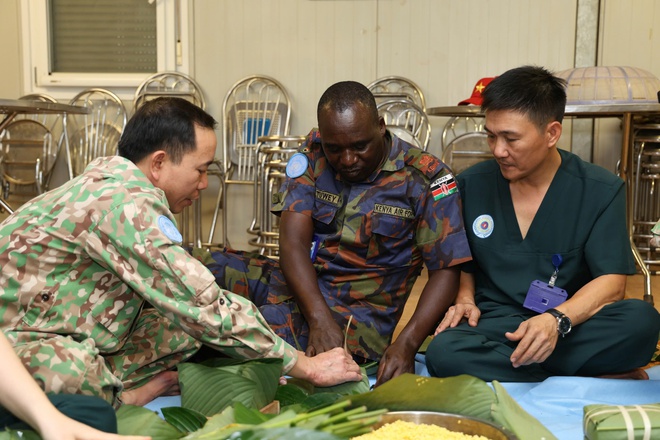 Tết Việt giữa ch&acirc;u Phi khiến bạn b&egrave; quốc tế m&ecirc; b&aacute;nh chưng, th&iacute;ch hoa đ&agrave;o- Ảnh 10.