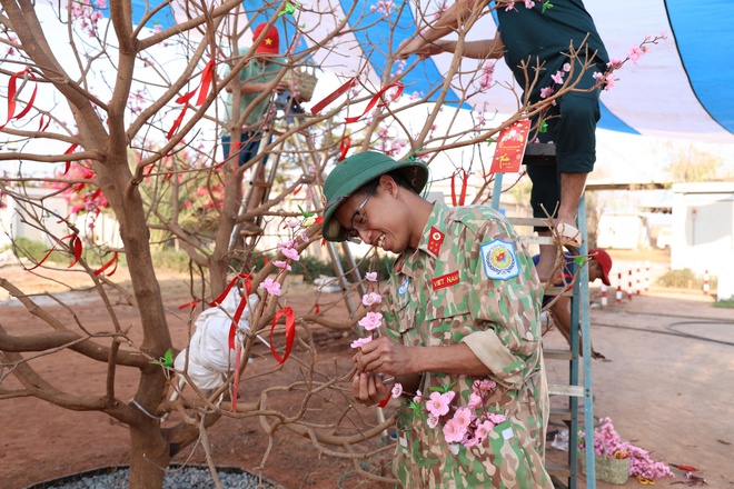 Tết Việt giữa ch&acirc;u Phi khiến bạn b&egrave; quốc tế m&ecirc; b&aacute;nh chưng, th&iacute;ch hoa đ&agrave;o- Ảnh 4.