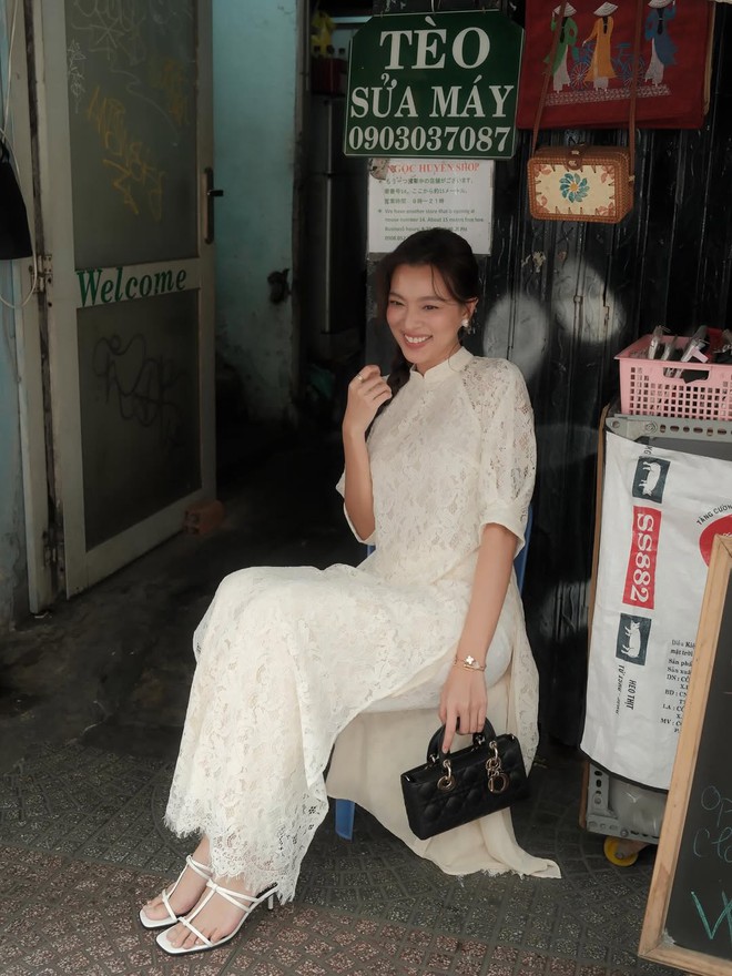 Áo dài trắng thăng hoa trong mùa tết- Ảnh 9.