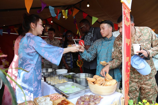 Tết Việt giữa ch&acirc;u Phi khiến bạn b&egrave; quốc tế m&ecirc; b&aacute;nh chưng, th&iacute;ch hoa đ&agrave;o- Ảnh 19.