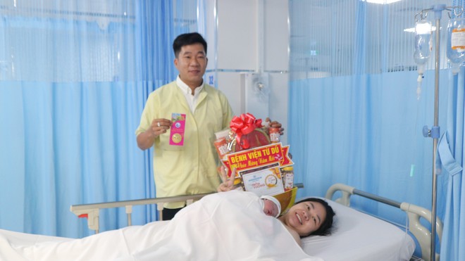 X&uacute;c động khoảnh khắc những 'em b&eacute; B&iacute;nh Ngọ' ch&agrave;o đời đ&uacute;ng thời khắc giao thừa - Ảnh 13.