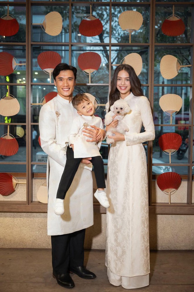 Thủ môn Bùi Tiến Dũng về quê đón tết: Nhóc tì lai gây sốt, cực đáng yêu- Ảnh 5. Thủ môn Bùi Tiến Dũng về quê đón tết: Nhóc tì lai gây sốt, cực đáng yêu- Ảnh 5.