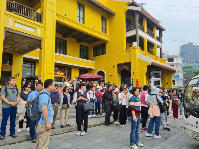 2 du thuyền mang gần 2.400 khách quốc tế xông đất Hạ Long- Ảnh 7. 2 du thuyền mang gần 2.400 khách quốc tế xông đất Hạ Long- Ảnh 7.