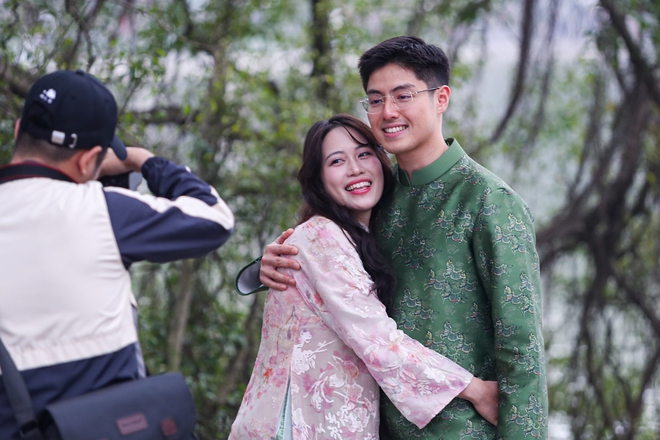 Bất ngờ đường phố Hà Nội ngày mùng 2 tết Bính Ngọ- Ảnh 9. Bất ngờ đường phố Hà Nội ngày mùng 2 tết Bính Ngọ- Ảnh 9.