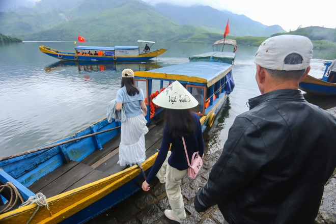 Chinh phục 172 bậc thang đến Thiền viện Tr&uacute;c L&acirc;m Bạch M&atilde; để cầu an đầu năm- Ảnh 2.