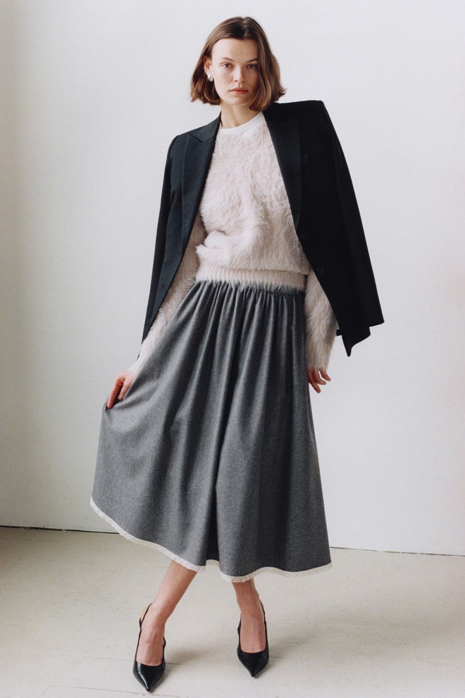 Khoe phong cách luxury tối giản, kiểu Âu ở công sở đầu năm- Ảnh 3.