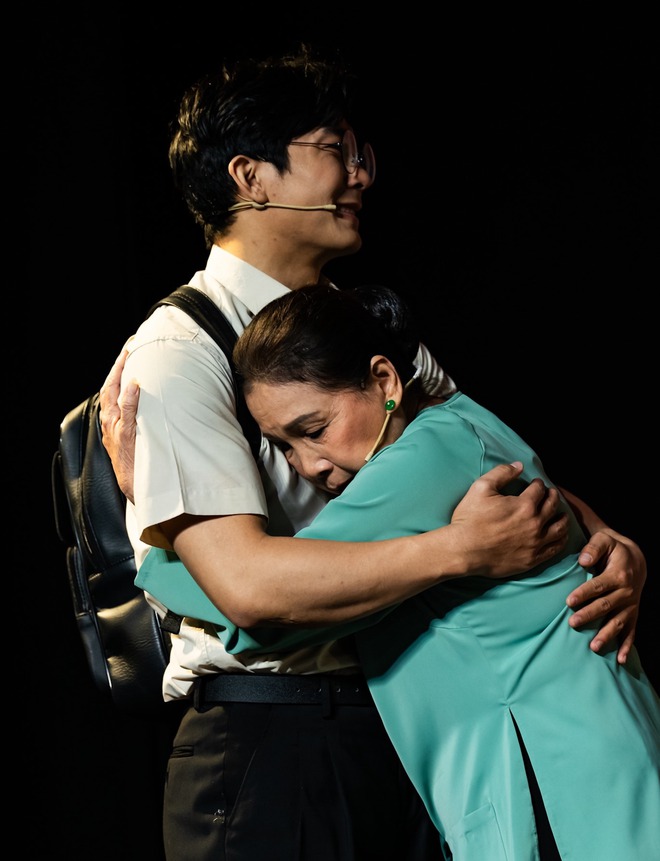 NSND Kim Xu&acirc;n: 70 tuổi vẫn 'ch&aacute;y' với nghề, c&oacute; chồng đồng h&agrave;nh mỗi chuyến quay phim - Ảnh 2.