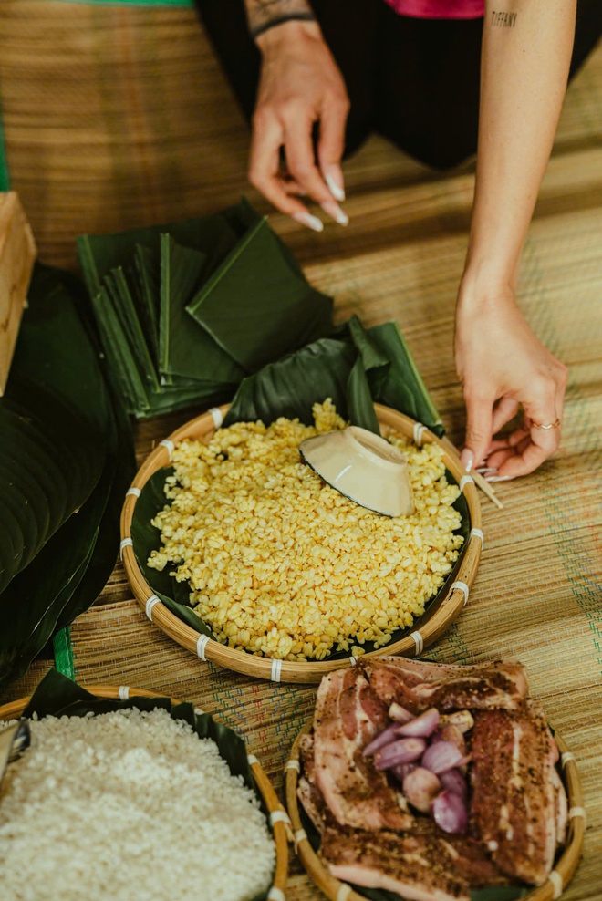 Người Việt tại Thụy Sĩ g&oacute;i b&aacute;nh chưng đ&oacute;n tết Giữa tiết trời lạnh gi&aacute; - Ảnh 4.