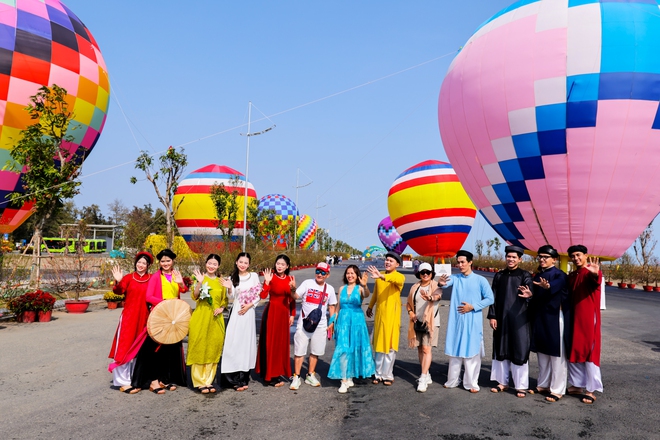 Cần Giờ đông nghịt khách mùng 5-6 tết, trò chơi dân gian tấp nập- Ảnh 12. Cần Giờ đông nghịt khách mùng 5-6 tết, trò chơi dân gian tấp nập- Ảnh 12.