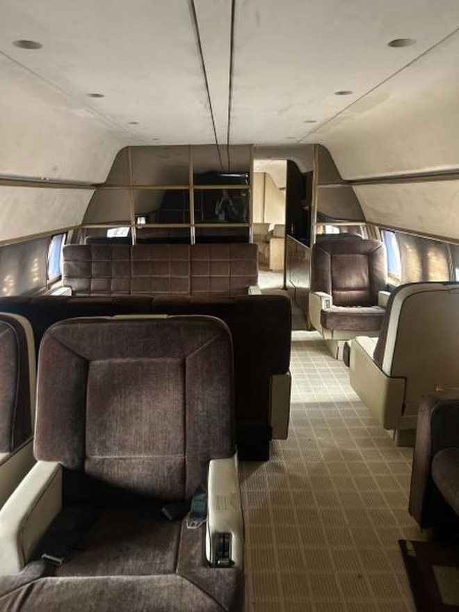 Bên trong chiếc máy bay tội lỗi khét tiếng của tỉ phú ấu dâm Epstein - Ảnh 8.