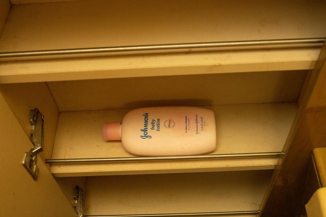 Bên trong chiếc máy bay tội lỗi khét tiếng của tỉ phú ấu dâm Epstein - Ảnh 2.