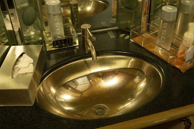 Bên trong chiếc máy bay tội lỗi khét tiếng của tỉ phú ấu dâm Epstein - Ảnh 9.