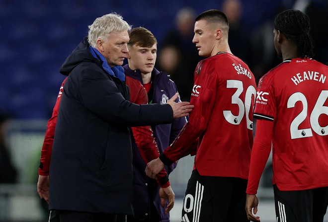 HLV Everton cay đắng thừa nhận M.U thắng may mắn, HLV Carrick ca ngợi hết lời 2 nh&acirc;n vật đặc biệt- Ảnh 6.