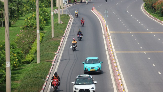 Mới tháng 2 đã nắng cháy da, nhiều người bị 'sốc nhiệt' vì quá nóng- Ảnh 3. Mới tháng 2 đã nắng cháy da, nhiều người bị 'sốc nhiệt' vì quá nóng- Ảnh 3.