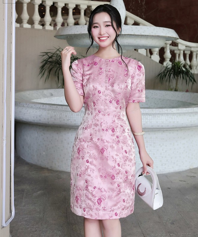 Tận hưởng tiết xuân mát dịu qua những chiếc váy hoa tươi sáng- Ảnh 10. Tận hưởng tiết xuân mát dịu qua những chiếc váy hoa tươi sáng- Ảnh 10.