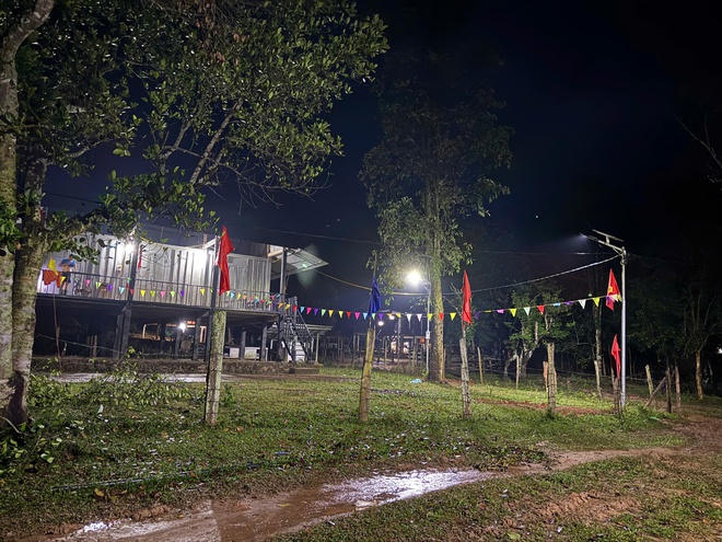 Điện về v&ugrave;ng l&otilde;m giữa đại ng&agrave;n Trường Sơn - Ảnh 4.