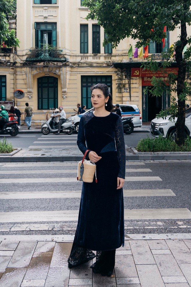 Mẫu áo dài cách tân nào 'đắt hàng' dịp du xuân? - Ảnh 2.