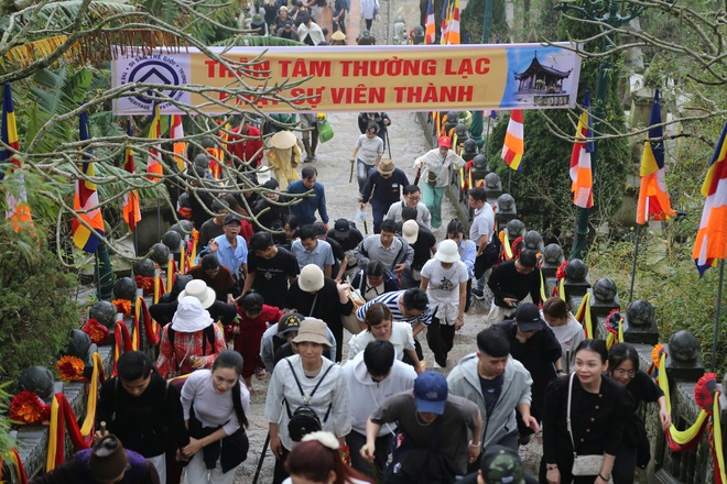 Khai hội xuân Yên Tử trang trọng - Ảnh 7. Khai hội xuân Yên Tử trang trọng - Ảnh 7.