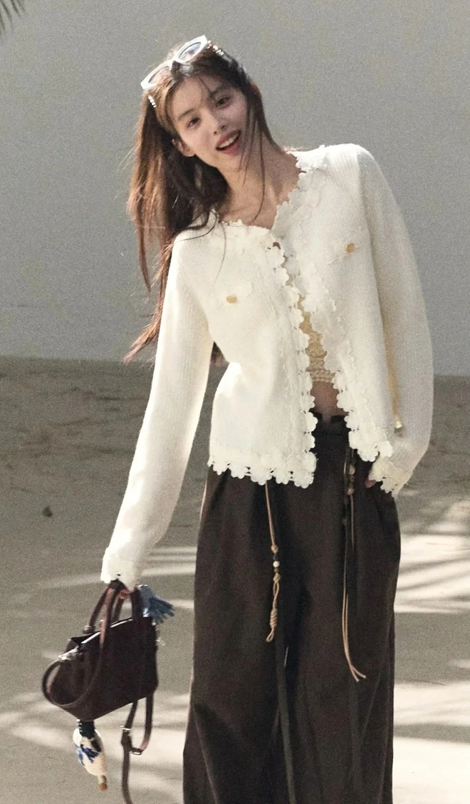 Cardigan, thiết kế áo khoác mỏng hữu dụng lúc giao mùa- Ảnh 7. Cardigan, thiết kế áo khoác mỏng hữu dụng lúc giao mùa- Ảnh 7.