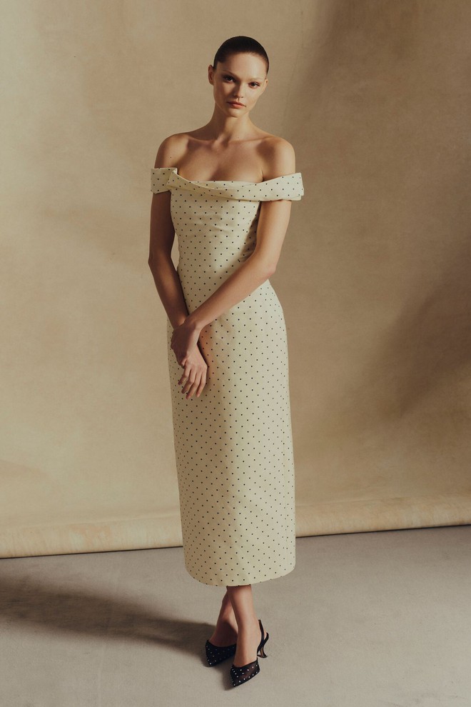 Họa tiết chấm bi, da báo gây bão từ street style thế giới đến công sở Việt- Ảnh 2. Họa tiết chấm bi, da báo gây bão từ street style thế giới đến công sở Việt- Ảnh 2.