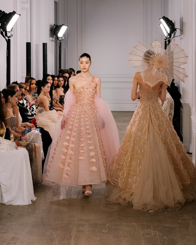 Nhà thiết kế Việt tỏa sáng tại Tuần lễ thời trang cao cấp Paris - Ảnh 3.