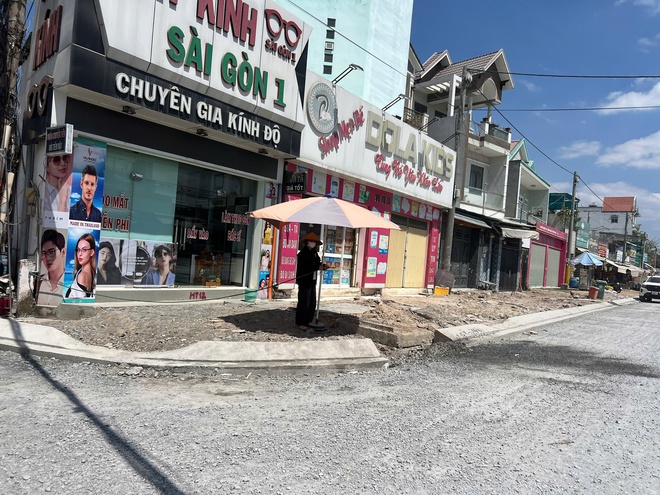 Thi c&ocirc;ng đường L&ograve; Lu g&acirc;y bụi m&ugrave;, người d&acirc;n &ldquo;ăn cơm c&ugrave;ng bụi&rdquo; suốt nhiều th&aacute;ng - Ảnh 10.