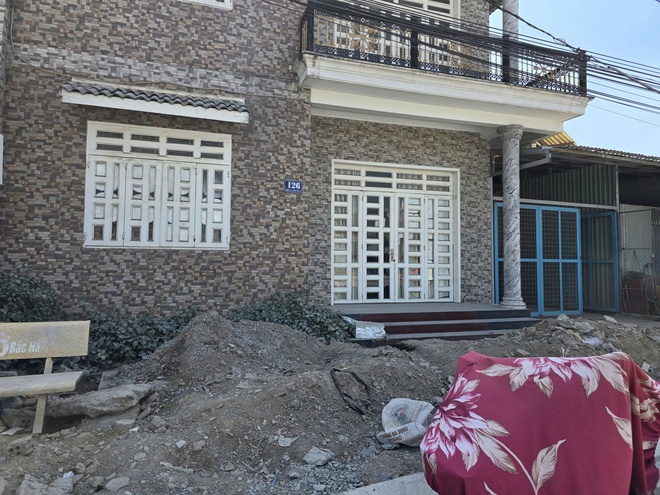 Thi c&ocirc;ng đường L&ograve; Lu g&acirc;y bụi m&ugrave;, người d&acirc;n &ldquo;ăn cơm c&ugrave;ng bụi&rdquo; suốt nhiều th&aacute;ng - Ảnh 7.