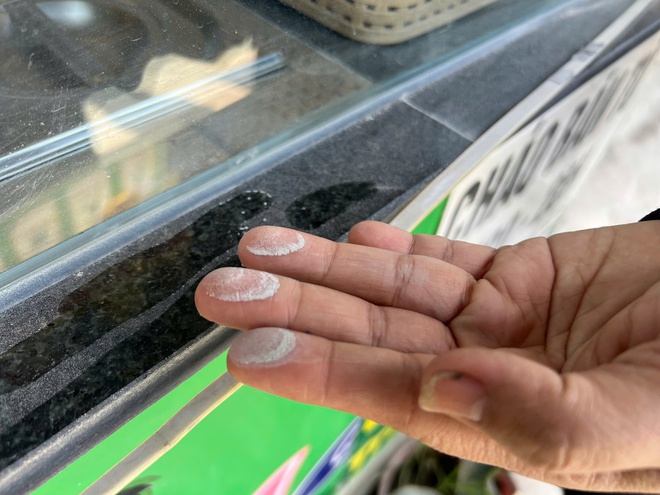 Thi c&ocirc;ng đường L&ograve; Lu g&acirc;y bụi m&ugrave;, người d&acirc;n &ldquo;ăn cơm c&ugrave;ng bụi&rdquo; suốt nhiều th&aacute;ng - Ảnh 3.