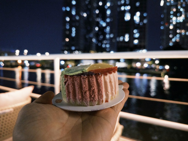 Đưa cồng chi&ecirc;ng T&acirc;y Nguy&ecirc;n l&ecirc;n bu&yacute;t s&ocirc;ng 2 tầng, kh&aacute;ch T&acirc;y th&iacute;ch th&uacute;- Ảnh 3.