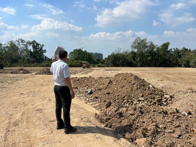 TP.HCM: San lấp tr&aacute;i ph&eacute;p gần 2.000 m&sup2; giữa rừng c&acirc;y phường Long Phước- Ảnh 9.