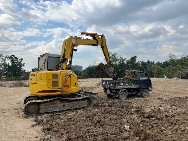 TP.HCM: San lấp tr&aacute;i ph&eacute;p gần 2.000 m&sup2; giữa rừng c&acirc;y phường Long Phước- Ảnh 14.