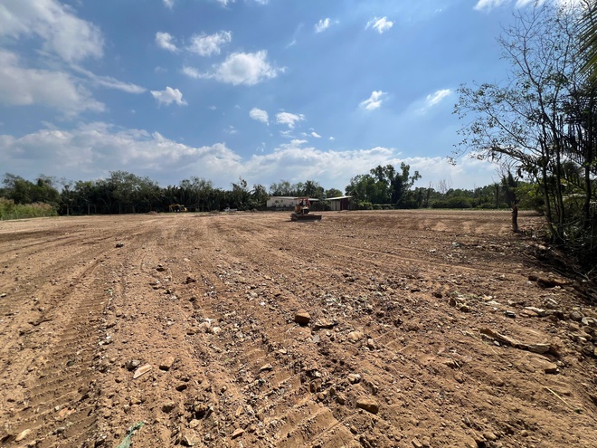 TP.HCM: San lấp tr&aacute;i ph&eacute;p gần 2.000 m&sup2; giữa rừng c&acirc;y phường Long Phước- Ảnh 15.