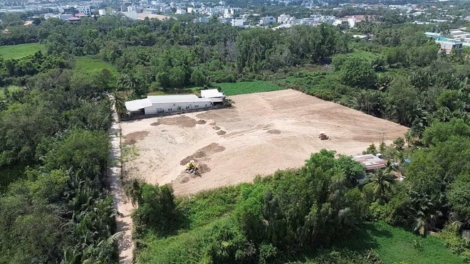 TP.HCM: San lấp tr&aacute;i ph&eacute;p gần 2.000 m&sup2; giữa rừng c&acirc;y phường Long Phước- Ảnh 3.