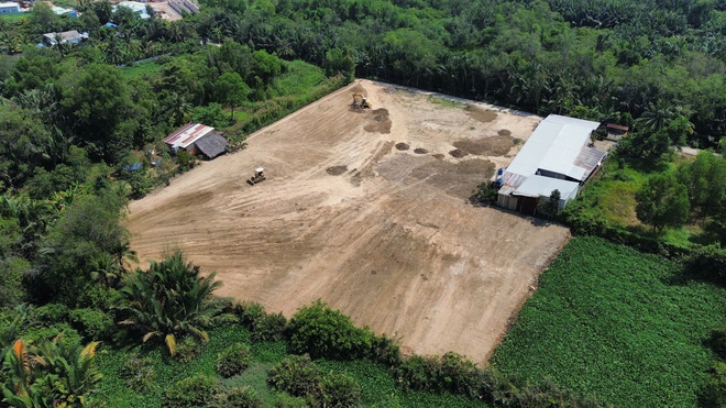 TP.HCM: San lấp tr&aacute;i ph&eacute;p gần 2.000 m&sup2; giữa rừng c&acirc;y phường Long Phước- Ảnh 2.