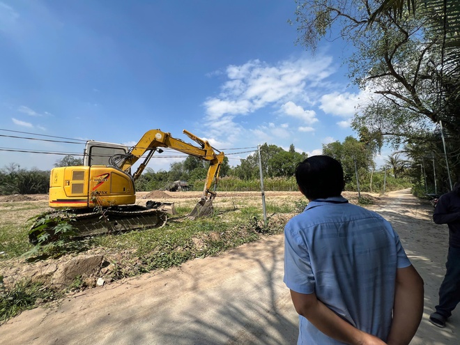 TP.HCM: San lấp tr&aacute;i ph&eacute;p gần 2.000 m&sup2; giữa rừng c&acirc;y phường Long Phước- Ảnh 11.