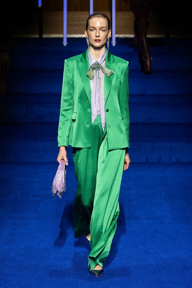 Kiểu trang phục 'dễ mặc' nhất 2026 tôn dáng cho người nhỏ nhắn lẫn đầy đặn - Ảnh 4.